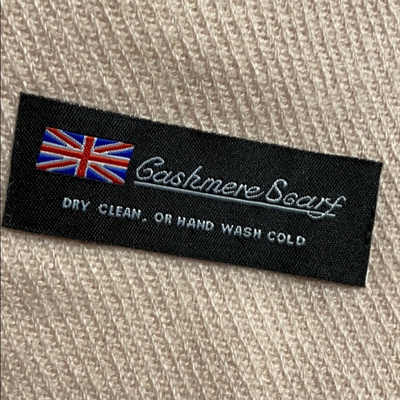 ✨RESTOCKED✨CASHMERE LIGHT PINK FRINGED SCARF/SHAWL - Picture 4 of 4